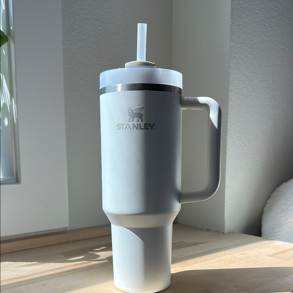 Stanley White 40oz perfect condition